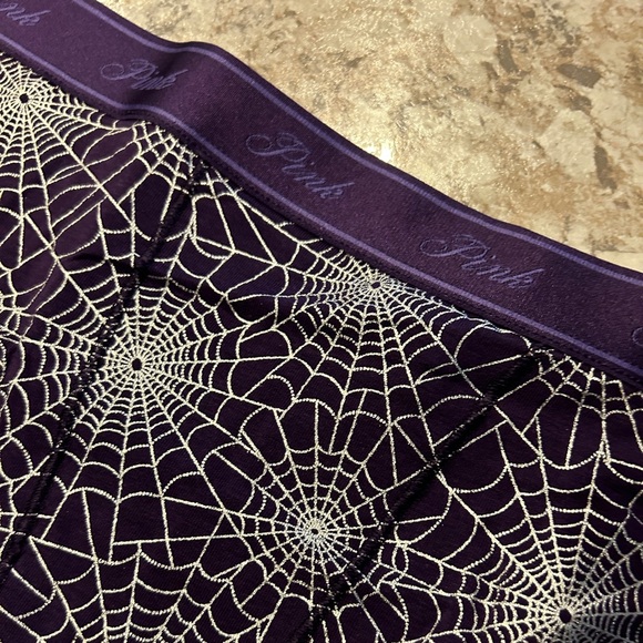 VS PINK HALLOWEEN PANTY Large Spiderwebs Boyshort NWT - Picture 3 of 5